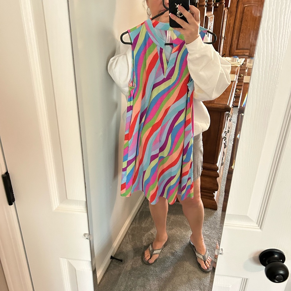 Dear Scarlett Colorful Wavy Stripe Sleeveless Shift Dress